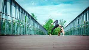 哈利伯顿33+11 特纳18+10 奎克利18+6 步行者轻取猛龙